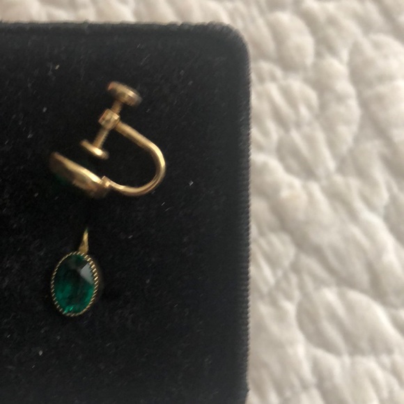 Vintage Emerald and gold stud clip on earrings - Picture 6 of 8